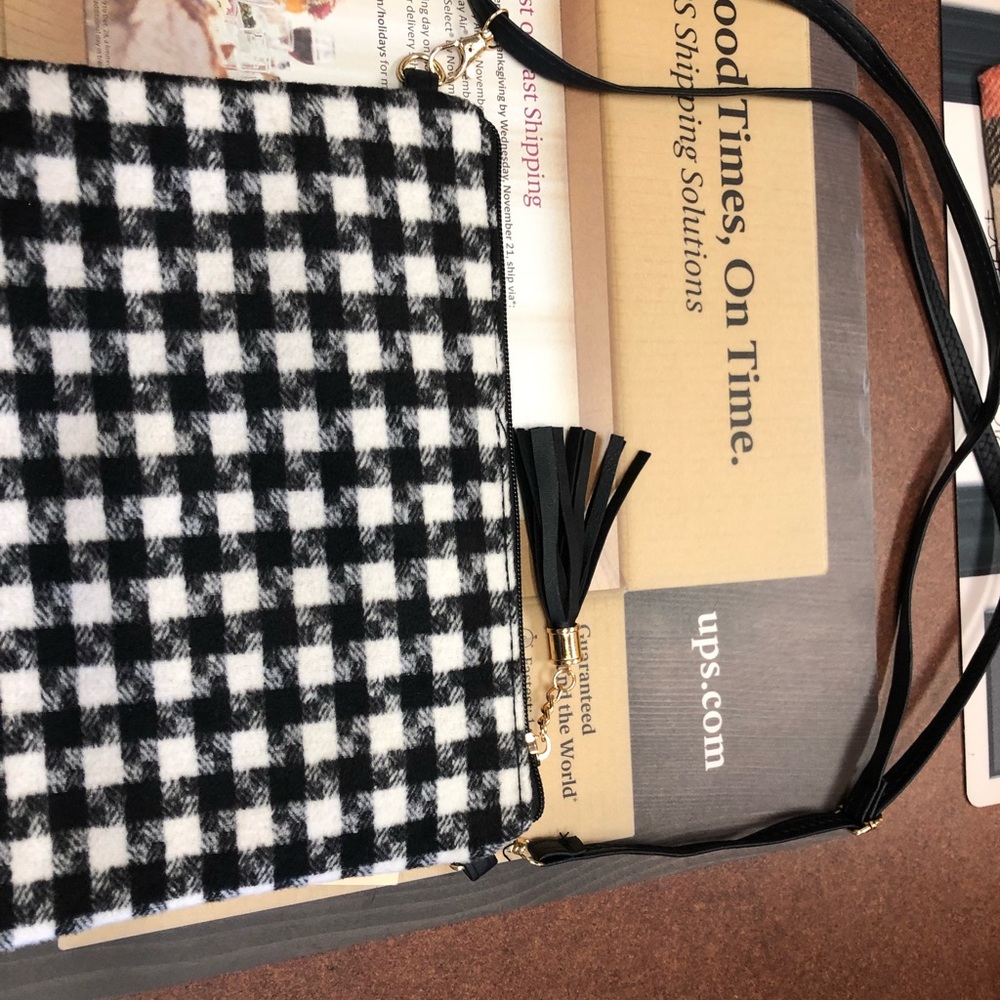 Crossbody purse with herringbone pattern